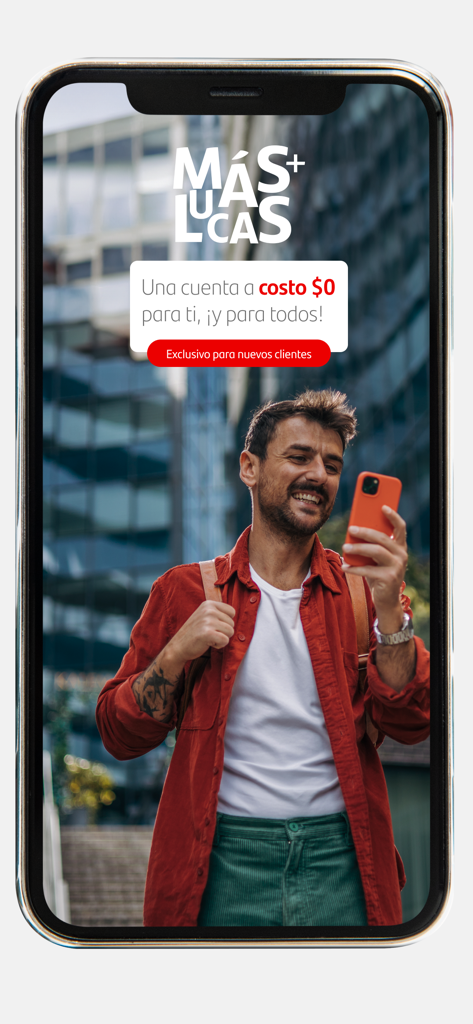 Santander Chile - Hombre usando un smartphone promocionando la cuenta digital gratuita Santander Chile Más Lucas