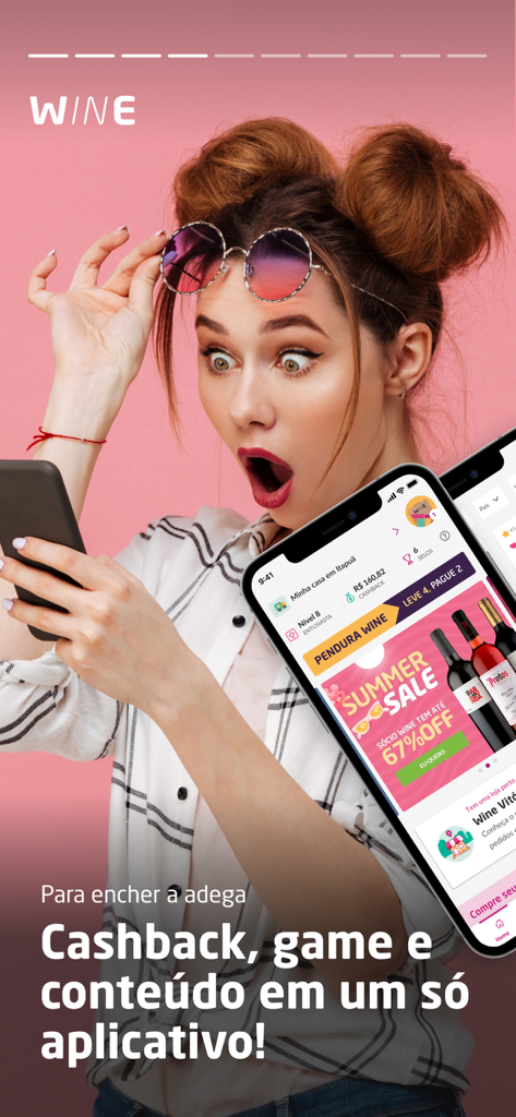Wine: Loja e Clube de Vinhos - Femme excitée regardant les offres de vin et les récompenses dans l'application Vin