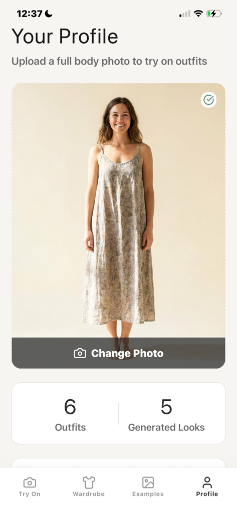 Try Me On - Interface de perfil de usuário do aplicativo Experimente mostrando o upload de uma foto de corpo inteiro e estatísticas de roupas