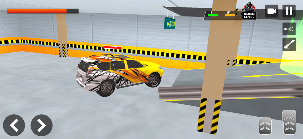 Prado Car Parking: Car Driving - Un SUV amarillo maniobrando a través de una rampa de garaje de estacionamiento interior en un juego de simulación de automóviles