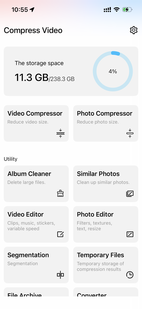 SlimSpace - Compressor - Panel de la aplicación SlimSpace que muestra estadísticas de almacenamiento e iconos para herramientas de compresión de video y fotos