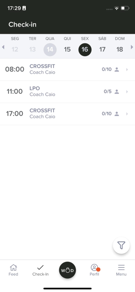 Tecnofit Box - Tela de check-in do aplicativo Tecnofit Box mostrando uma programação diária para aulas de CrossFit e levantamento de peso olímpico (LPO)