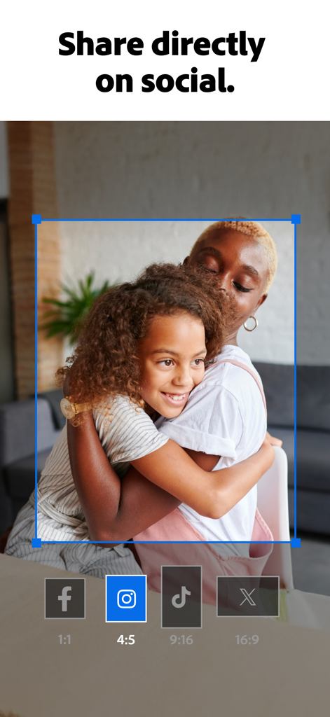 Interface de l'application Adobe Lightroom affichant les options de recadrage au format d'image pour les réseaux sociaux et les boutons de partage pour Facebook, Instagram, TikTok et X.
