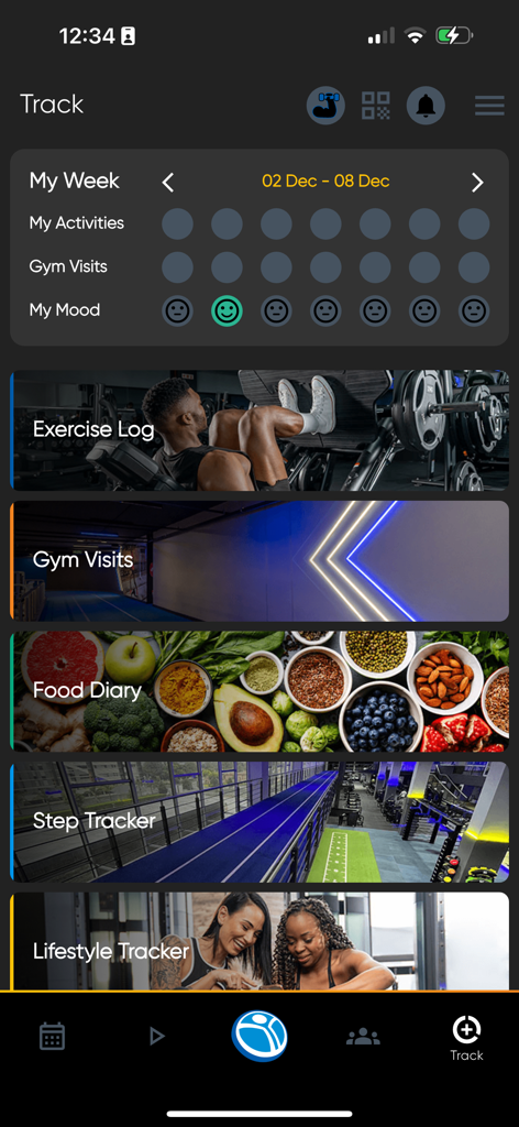 Planet Fitness Playアプリのトラッキング画面。週ごとのアクティビティ、気分ログ、エクササイズ、食事、歩数トラッカーへのリンクが表示されています。