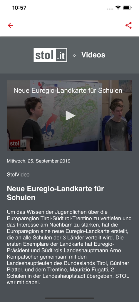 Videoartikelbildschirm in der stol.it Nachrichten-App mit einem Bericht über regionale Karten für Schulen
