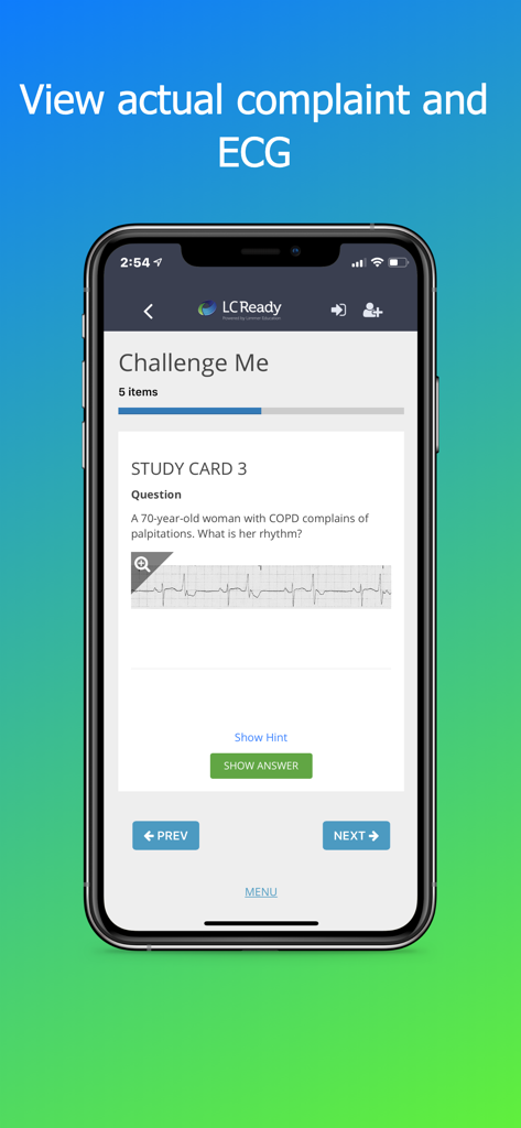 ECG Challenge App-Oberfläche, die eine klinische Fallstudienkarte mit einer Patientenbeschwerde und einem EKG-Streifen zur Interpretation anzeigt.
