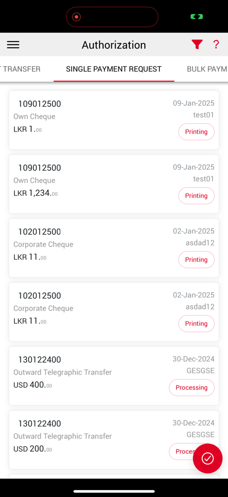 承認待ちの法人小切手および電信送金の保留中の支払いリクエストのリストを表示するDFCC iConnectのモバイルインターフェース。