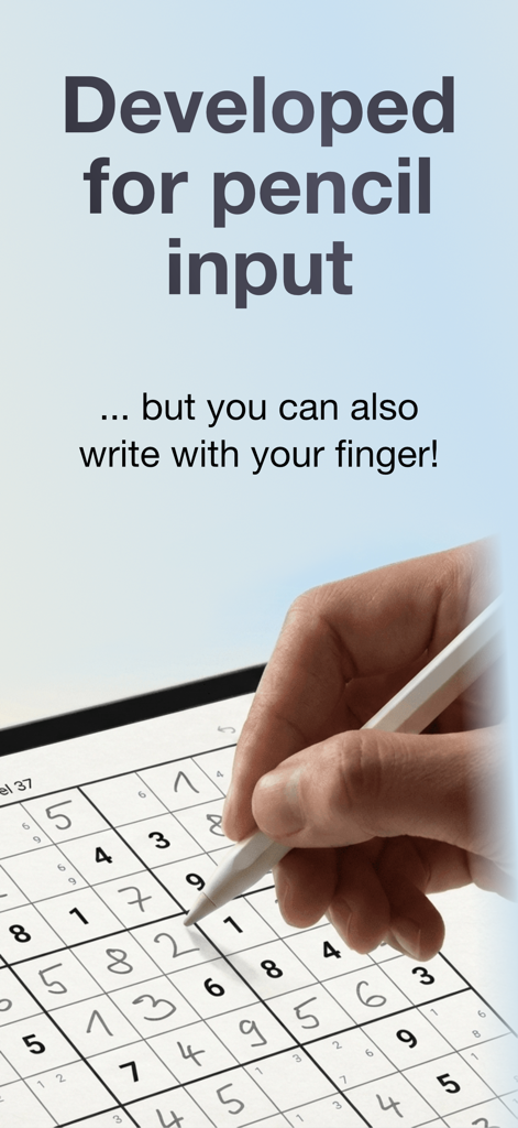 Una mano usando un lápiz óptico para escribir un número en una cuadrícula de Sudoku en una tableta digital.