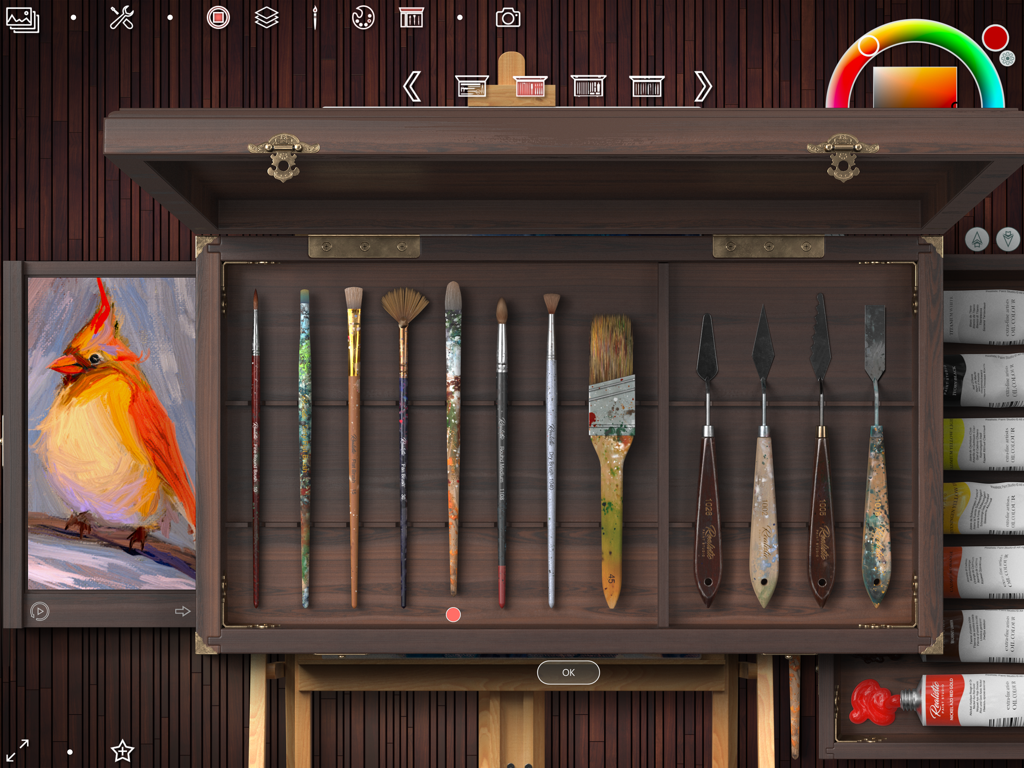 Realistic Paint Studio - Una interfaz de arte digital que muestra una caja de madera con pinceles realistas y espátulas para pintura al óleo.