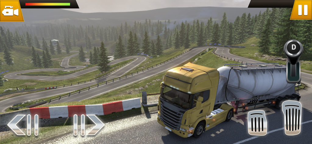 Off Road Drive Truck Simulator - Camión remolque amarillo con semirremolque cisterna conduciendo por una carretera de montaña sinuosa en un juego de simulador