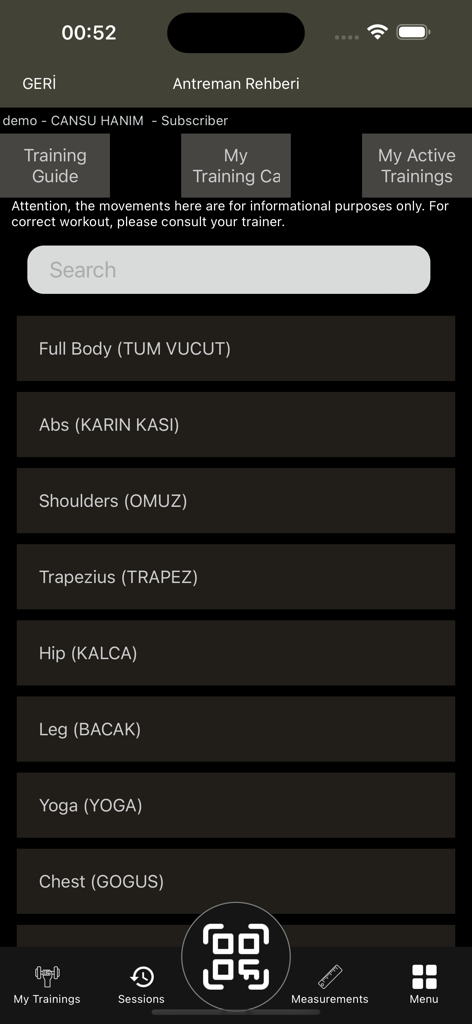 Oxygen Gym App - Oxygen Gym アプリのトレーニングガイドインターフェース。異なる筋肉群のワークアウトカテゴリーが表示されています