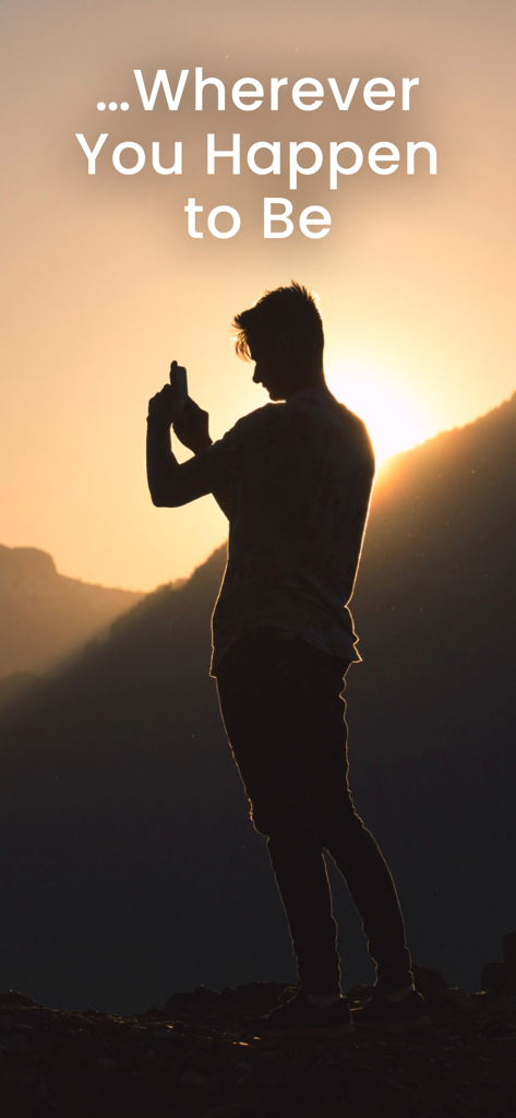 Photon Studio - Silueta de un fotógrafo capturando un atardecer en la montaña con un smartphone