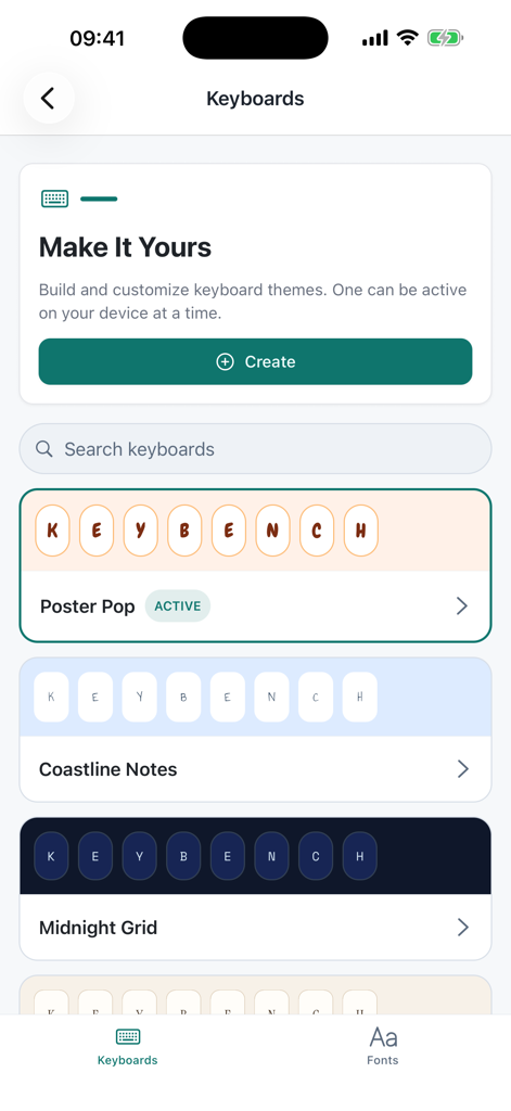 Keybench: Custom Font Keyboard - La pantalla de la aplicación Keybench que muestra una lista de diferentes temas de teclado personalizados, incluyendo Poster Pop, Coastline Notes y Midnight Grid.