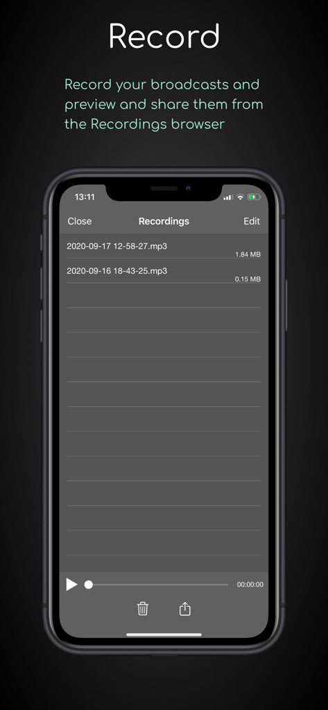 Interfaccia dell'app iziCast che mostra un elenco di trasmissioni audio registrate e controlli di riproduzione su un telefono cellulare