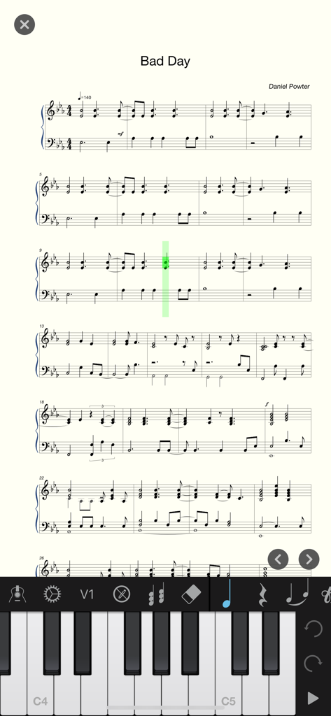 Piano+ Pro 앱의 인터페이스는 가상 피아노 건반과 악보 편집 도구가 있는 Bad Day 노래의 악보를 보여줍니다.