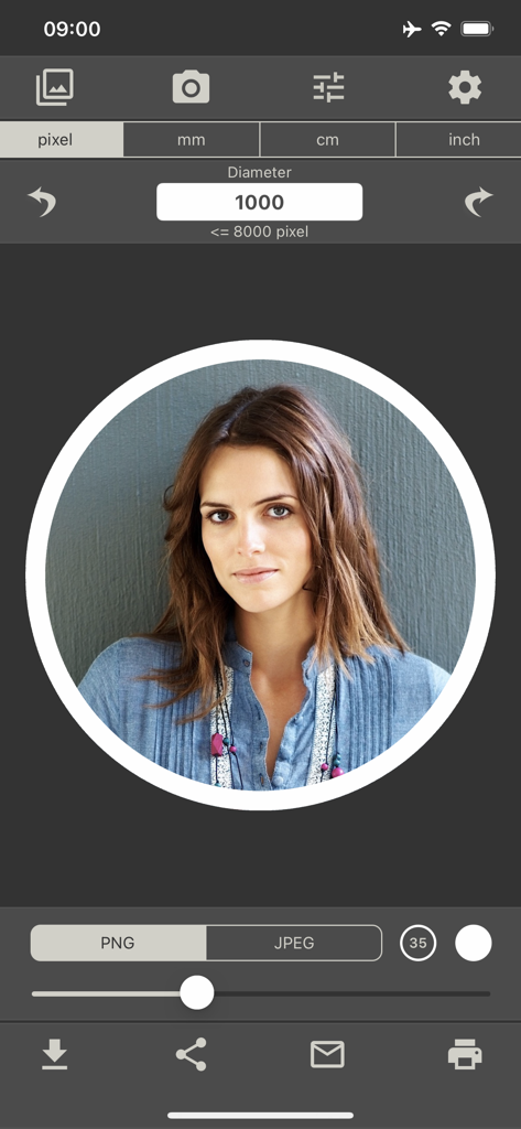 Round Photo - User interface of Round Photo app cropping a portrait into a circle with a white border