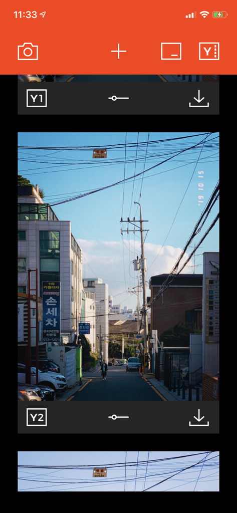 Filmlike Camera - 레트로 필름 필터와 날짜 스탬프가 있는 도시 거리 사진을 특징으로 하는 Filmlike Camera 앱 인터페이스