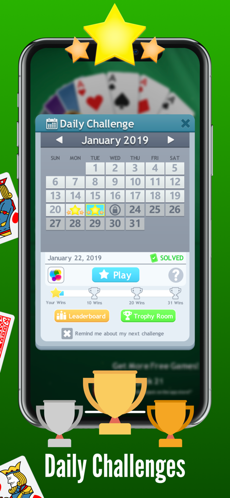Una pantalla de smartphone que muestra el calendario de desafíos diarios y los trofeos en la aplicación Solitaire