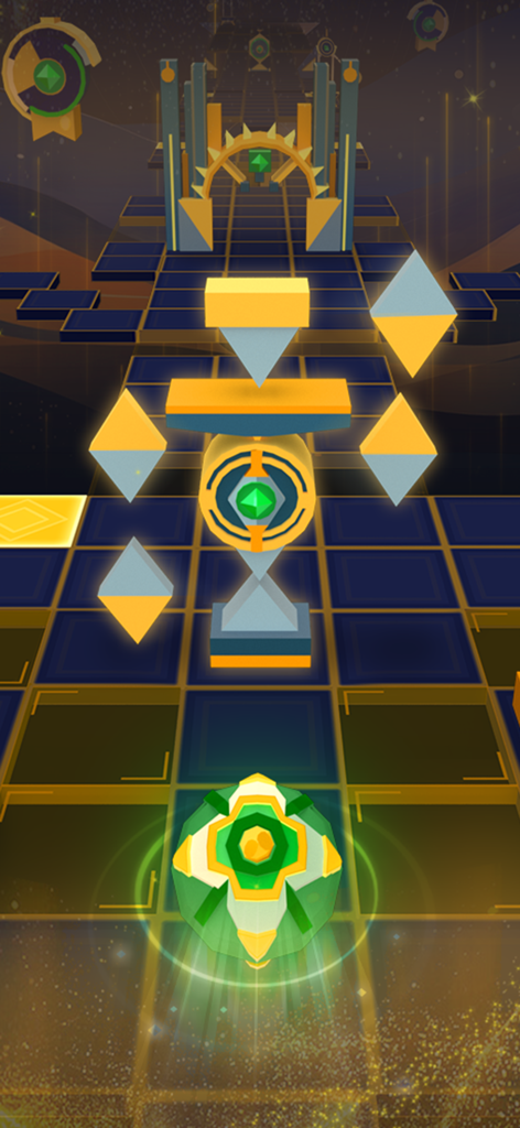Rolling Sky - Una bola verde y dorada rodando por un camino de baldosas futurista con obstáculos geométricos en el juego Rolling Sky