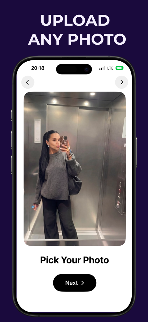 Lenz AI: Photo & Video Editor - Lenz AI 앱 인터페이스 스크린샷으로, 업로드를 위해 거울 셀카가 선택되는 것을 보여줍니다.