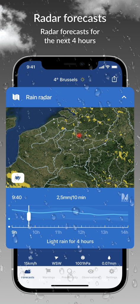 Un teléfono inteligente que muestra el radar de lluvia de la aplicación KMI-IRM y un pronóstico de precipitación de cuatro horas para Bruselas.