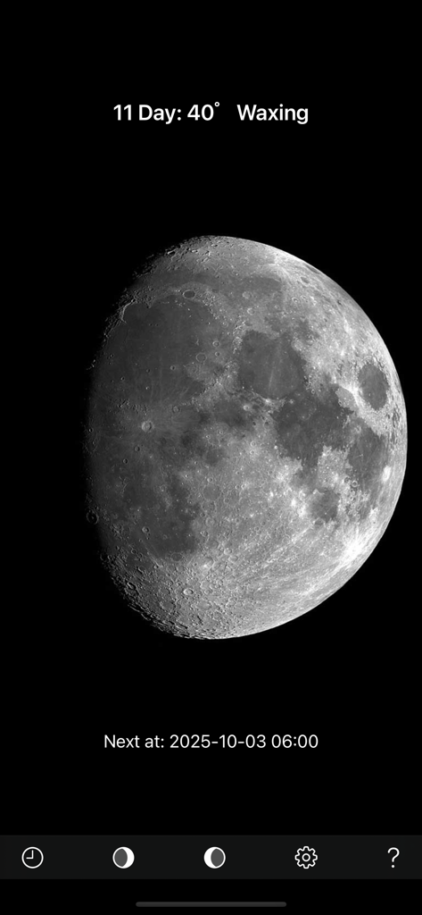 Moon Phase Photo Maps - Screenshot of the Moon Phase Photo Maps app displaying a real photo of a waxing moon phase at day 11