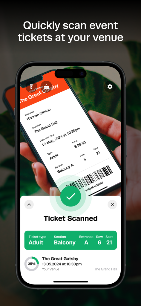 Pantalla de smartphone que muestra un escaneo de entrada exitoso para un evento con detalles de asientos del recinto