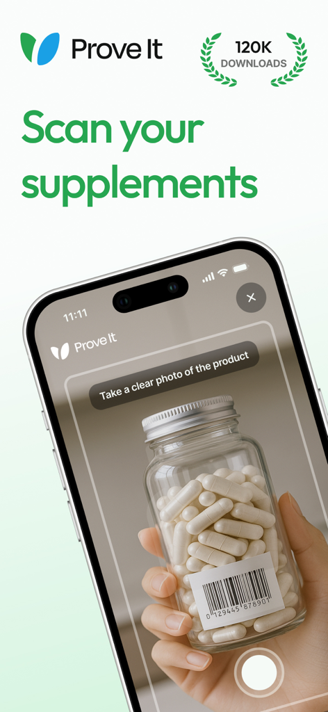 Prove It - Supplement Scanner - Ein Smartphone, das die Prove It-App verwendet, um den Barcode auf einer Flasche mit Nahrungsergänzungskapseln zu scannen