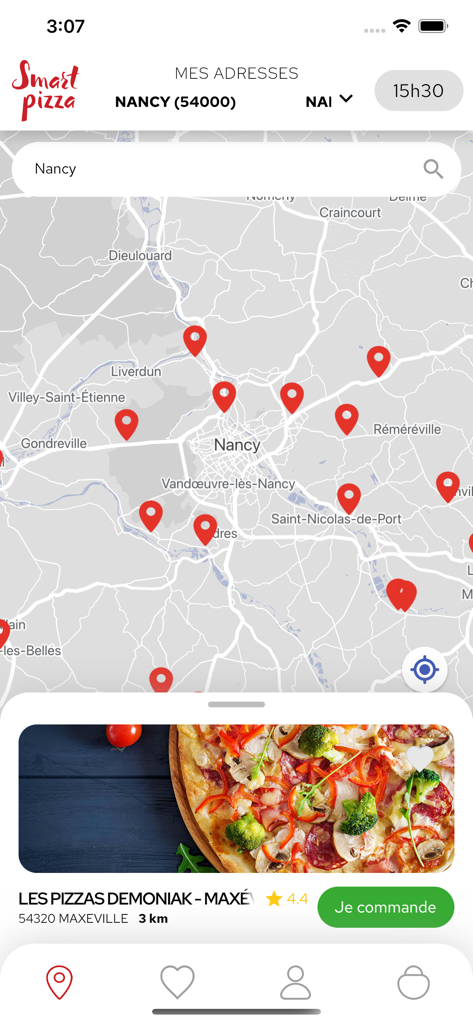 Smart Pizza - Smart Pizza app interface showing a map of pizza distributor locations in a city