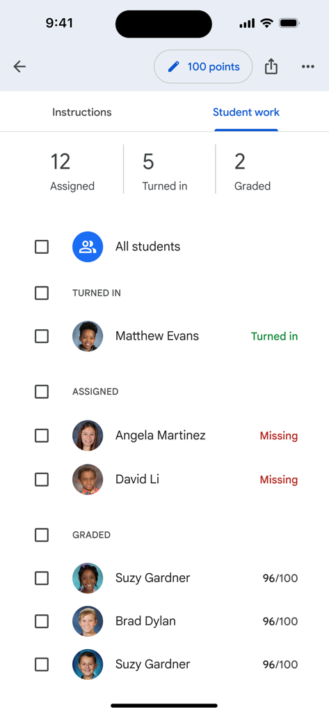 Interfaccia mobile dell'app Google Classroom che mostra lo stato dei compiti degli studenti con sezioni consegnate, mancanti e valutate