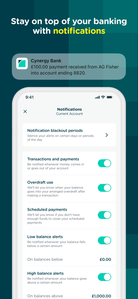 Pantalla de configuración de notificaciones de la aplicación móvil de Cynergy Bank que muestra alertas de transacciones y saldos de cuenta