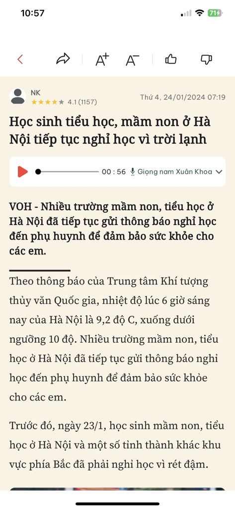 VOH Radio Online - News article on the VOH Radio Online app in Vietnamese featuring an integrated audio player for listening while reading