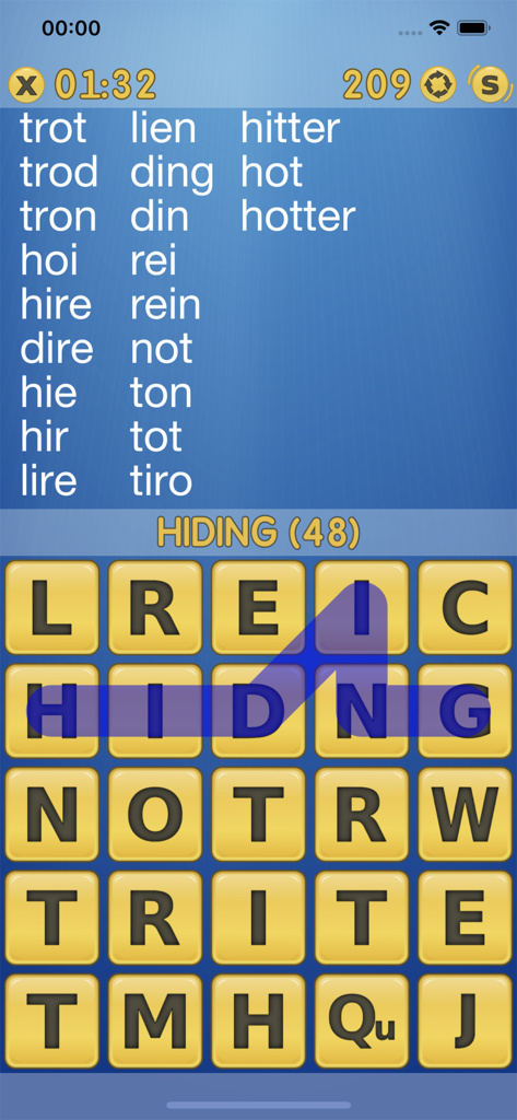 Juego de Word Shaker HD que muestra una rejilla de letras y una lista de palabras encontradas.