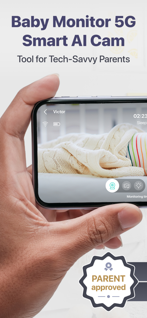 Smartphone con l'app Baby Monitor 5G che mostra un video in diretta di un bambino che dorme