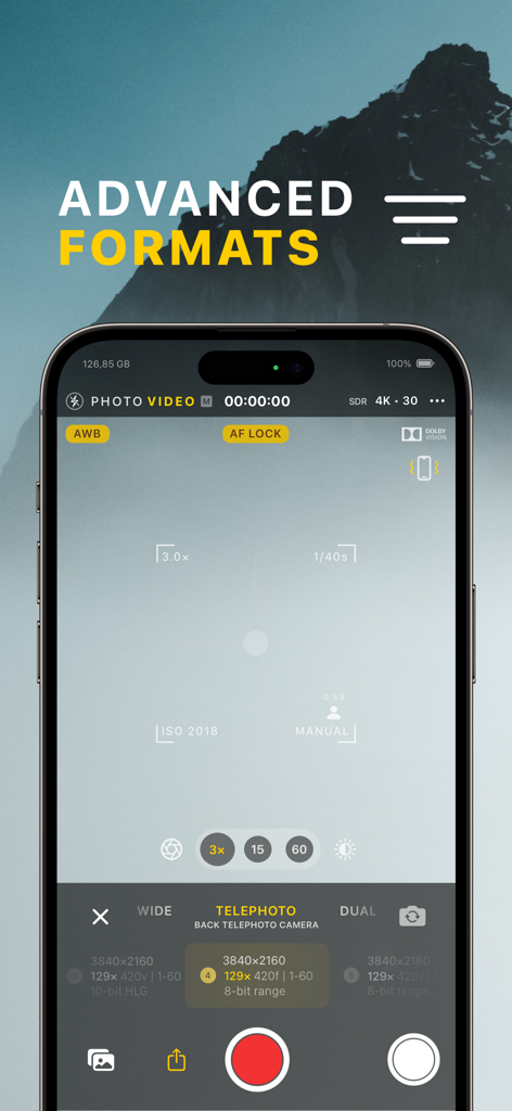 Interface do aplicativo xZoom Cam exibindo controles manuais de câmera e formatos avançados de gravação de vídeo em um iPhone