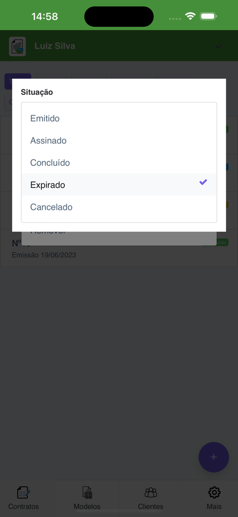 Interface do aplicativo Gerador Contratos mostrando um menu para selecionar o status de um contrato, como Emitido, Assinado ou Expirado.