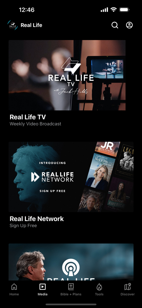 Real Life with Jack Hibbs - Sección de medios de la aplicación Real Life with Jack Hibbs que muestra transmisiones de video y contenido de la red