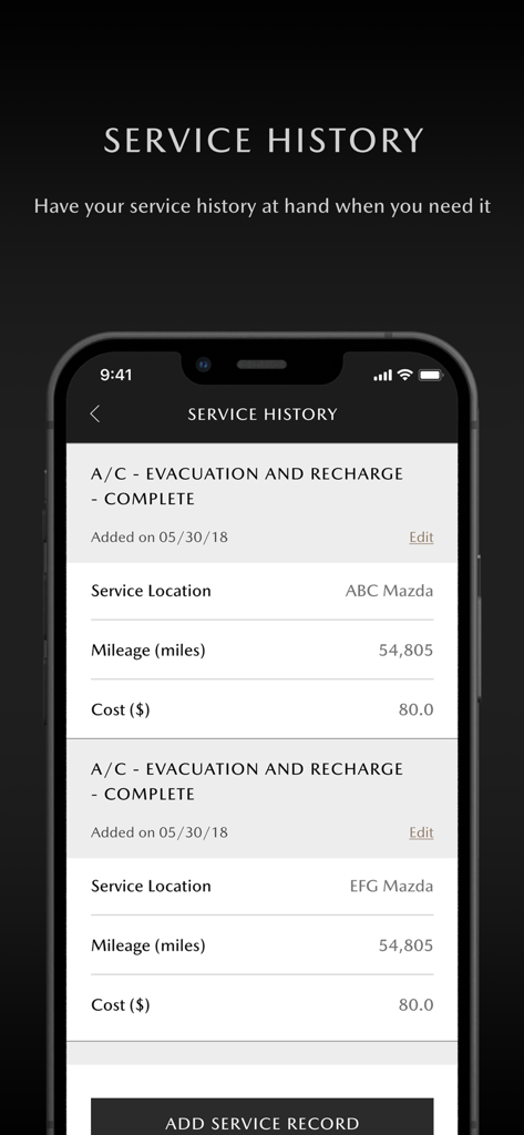 メンテナンスの詳細と費用が表示された車両サービス履歴を表示するMyMazdaアプリのインターフェース。