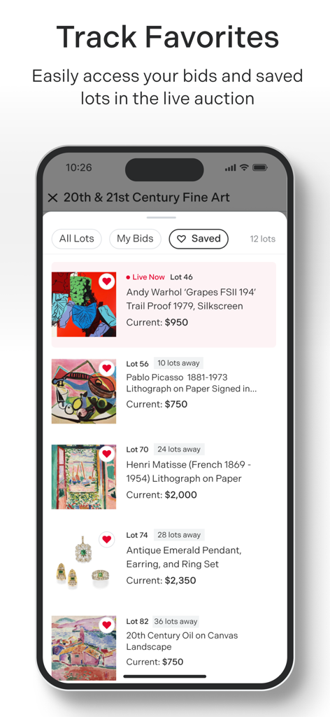 Invaluable Auctions: Bid Live - iPhone-Bildschirm, der eine Liste gespeicherter Auktionsartikel anzeigt, darunter Kunstwerke von Warhol und Picasso sowie ein Smaragd-Schmuckset