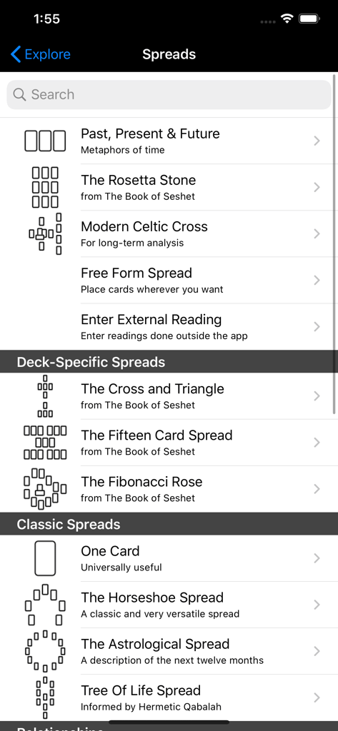 The Rosetta Tarot - Una lista de varias opciones de diseños y tiradas de cartas del tarot en la aplicación El Tarot Rosetta.