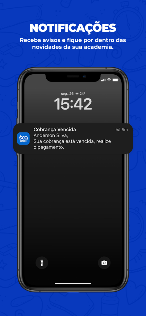 SCA Aluno - Pantalla de bloqueo de smartphone que muestra una notificación push de la app SCA Aluno sobre un pago atrasado del gimnasio.