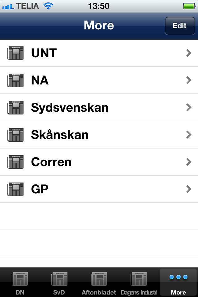 Captura de tela do aplicativo Senaste Nytt exibindo uma lista de fontes de jornais suecos no menu Mais