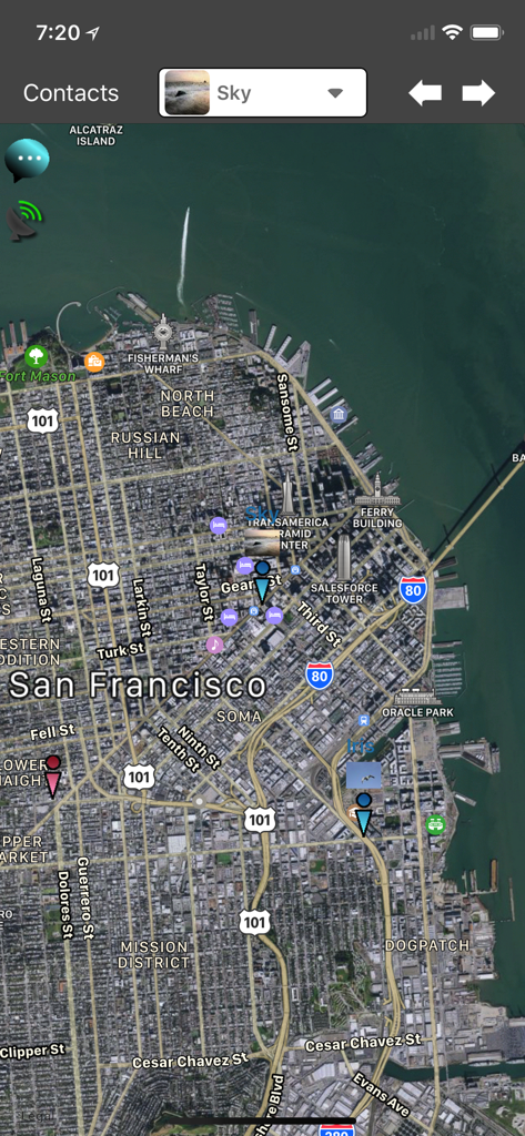 Pantalla de rastreo de mapa satelital que muestra ubicaciones de contactos en San Francisco