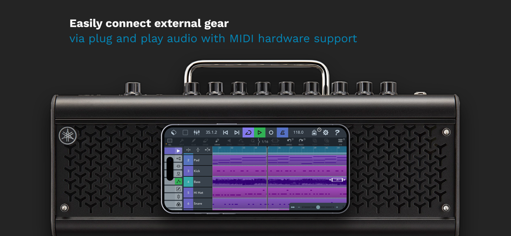 Interfaccia DAW mobile Cubasis 3 su un iPhone collegato a hardware audio esterno