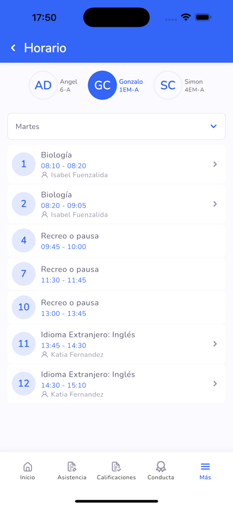 SchoolNet - Interfaz de la aplicación SchoolNet que muestra un horario de clases diario del estudiante con periodos y tiempos de descanso en español