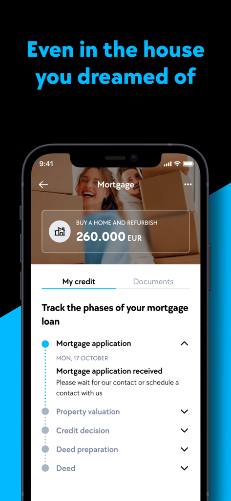 Interface of the ActivoBank app showing the tracking phases of a mortgage loan application for buying a home in Portugal.