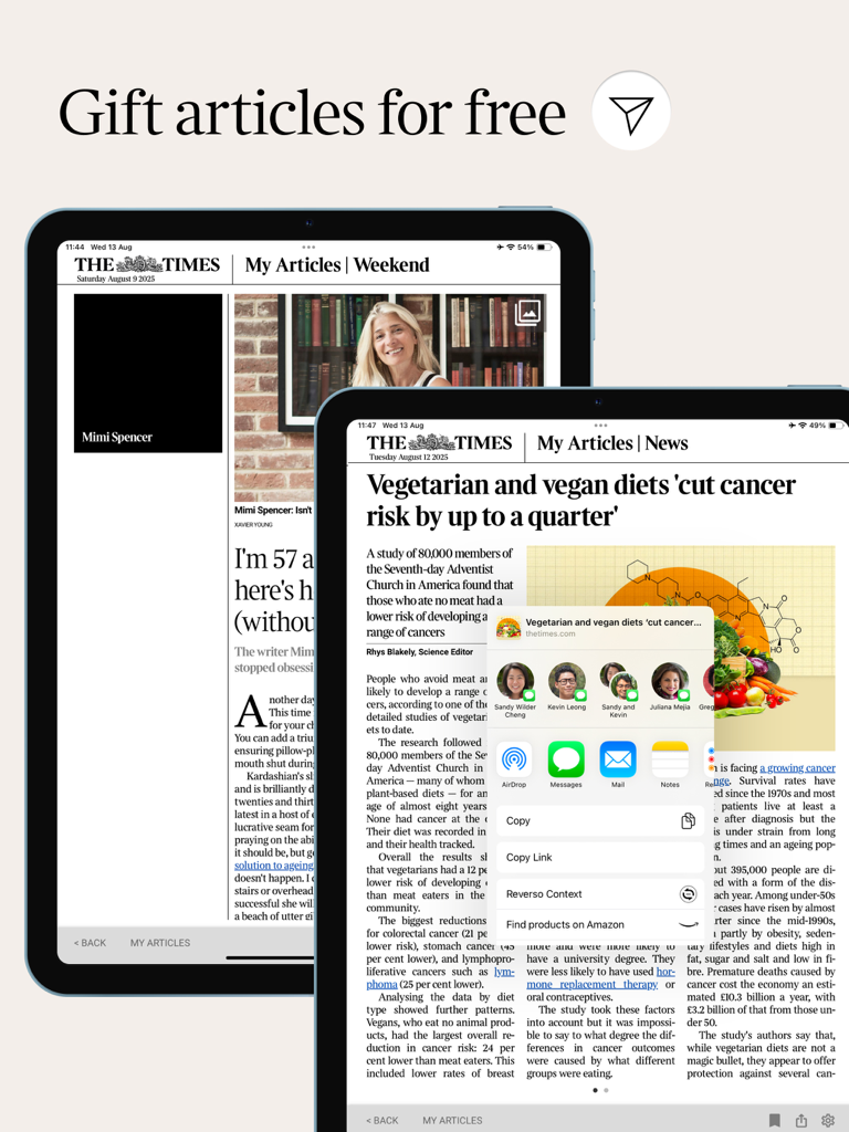 The Times and The Sunday Times - Dos tablets mostrando un artículo de noticias de la aplicación The Times con un menú para compartir abierto para regalar artículos de forma gratuita.