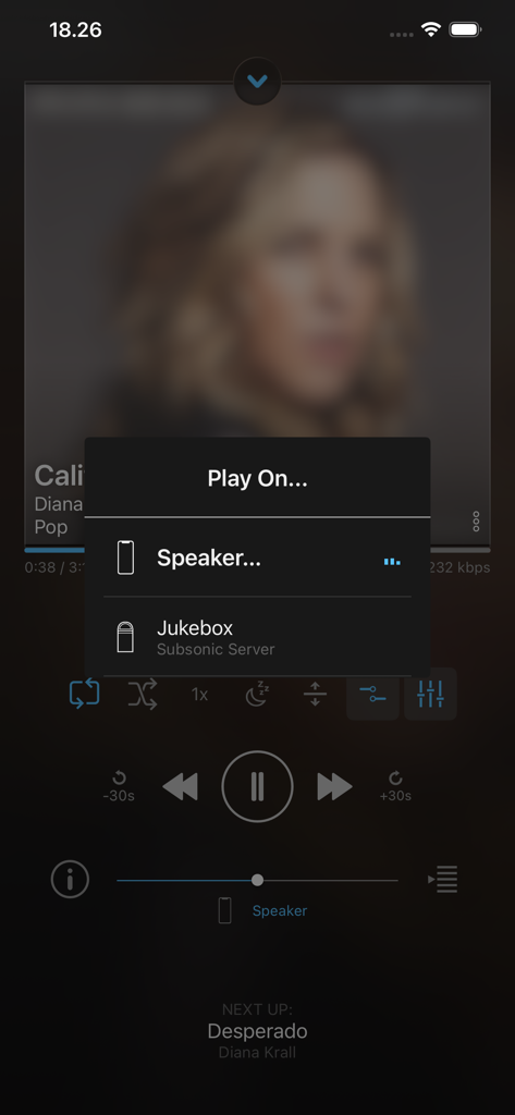 Un menú en la aplicación play:Sub que muestra opciones para reproducir música en un altavoz o un servidor de música