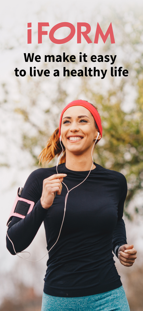 Uma mulher sorridente correndo ao ar livre com fones de ouvido e um braçadeira de telefone sob o logo e slogan do IFORM