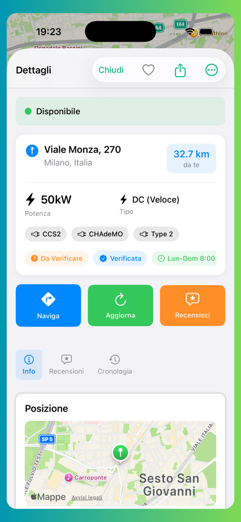 Free Charging Stations - Detailansicht einer verfügbaren Elektroauto-Ladestation in Mailand mit Steckertypen und Leistungsstatus